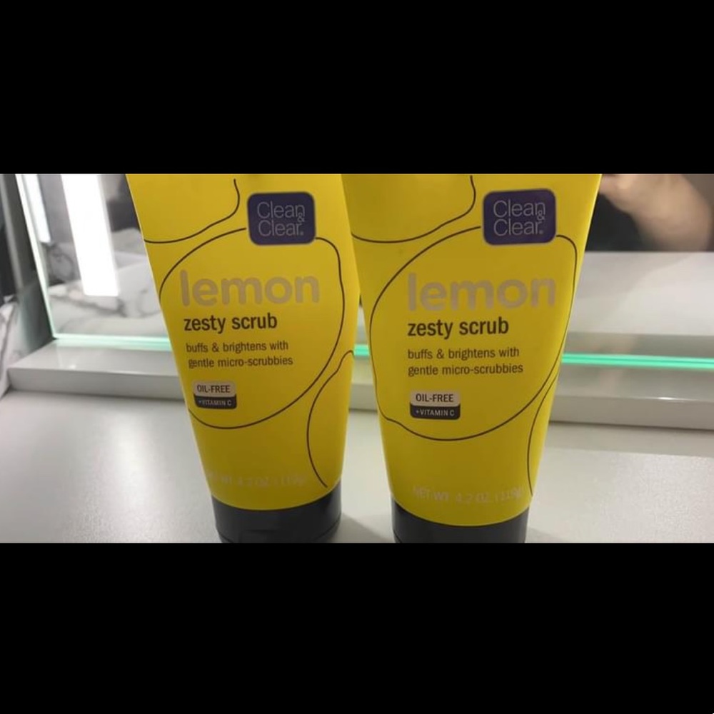 New Two Clean & Clear Lemon Zesty Scrub